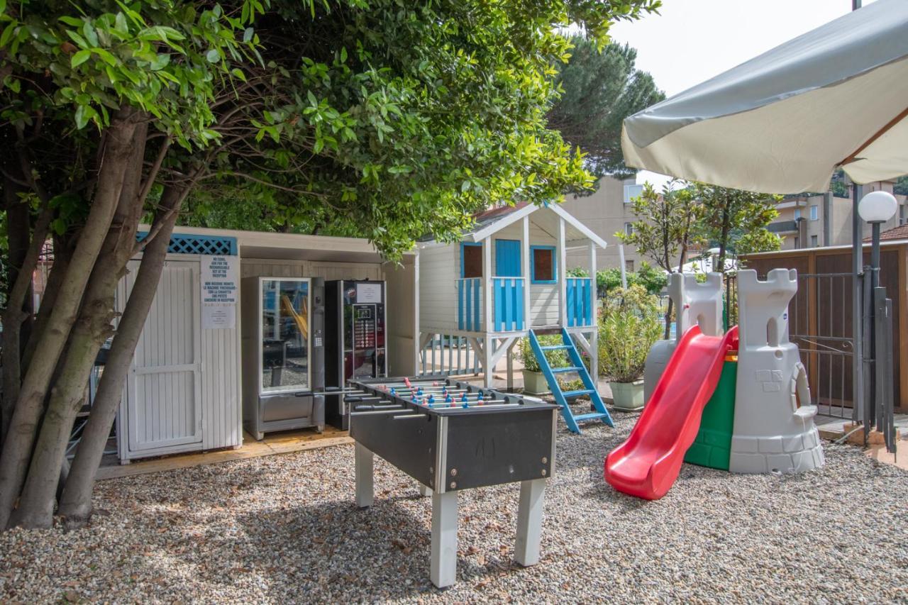 Residence Holidays П'єтра-Лігуре Екстер'єр фото