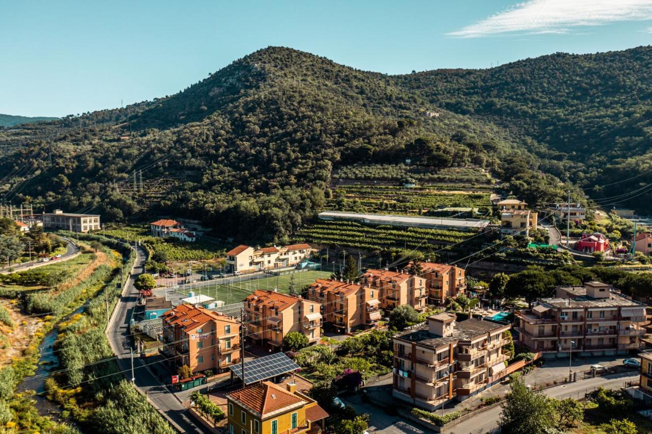 Residence Holidays П'єтра-Лігуре Екстер'єр фото