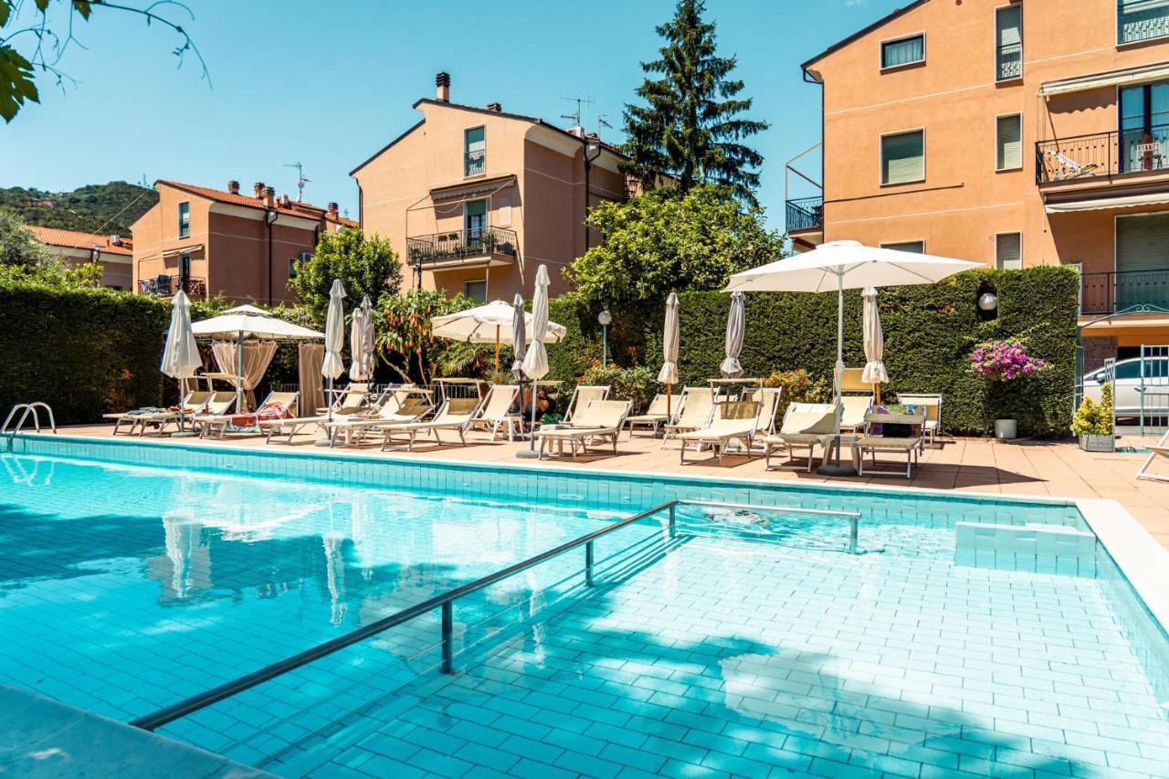 Residence Holidays П'єтра-Лігуре Екстер'єр фото