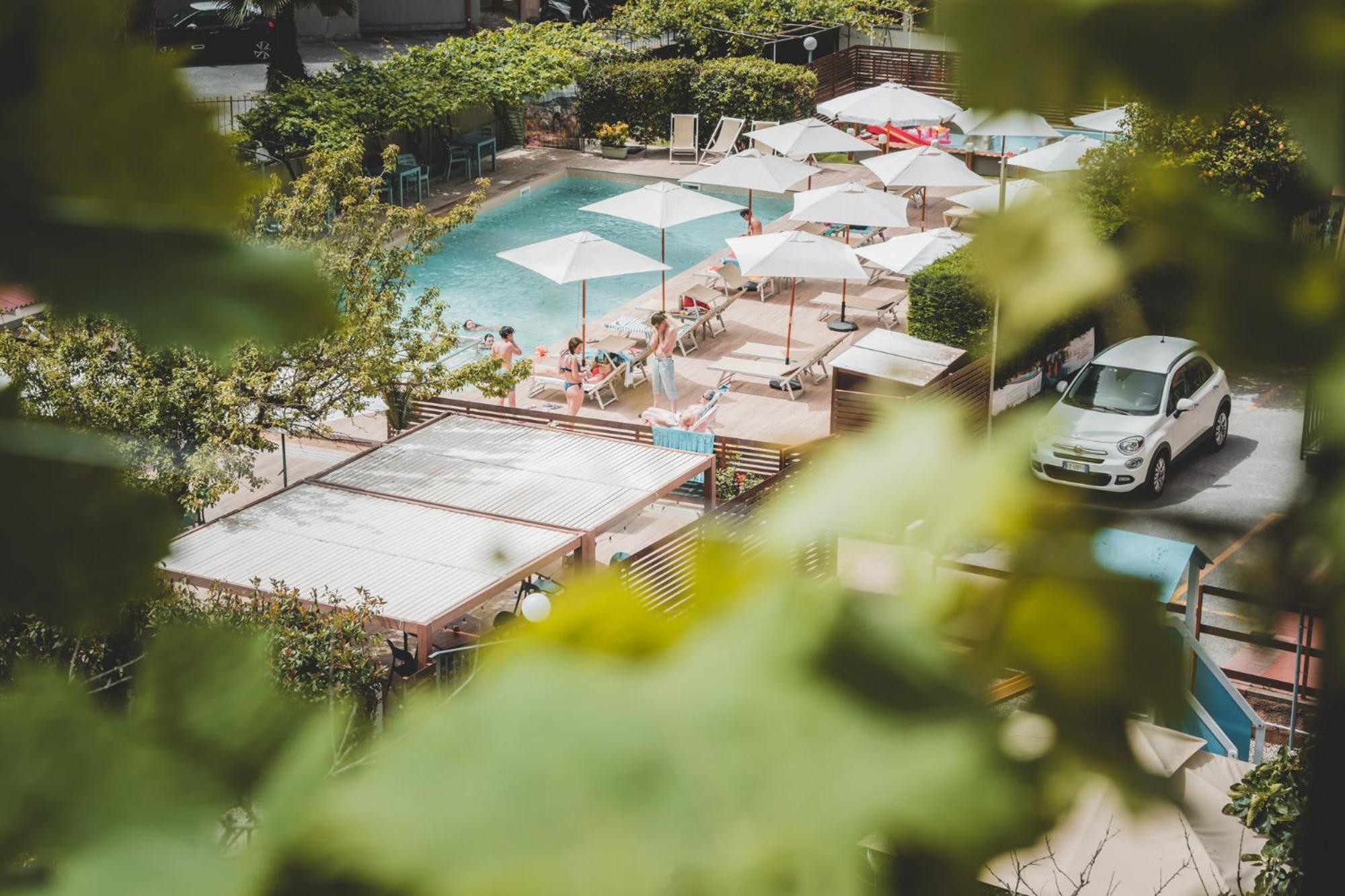 Residence Holidays П'єтра-Лігуре Екстер'єр фото