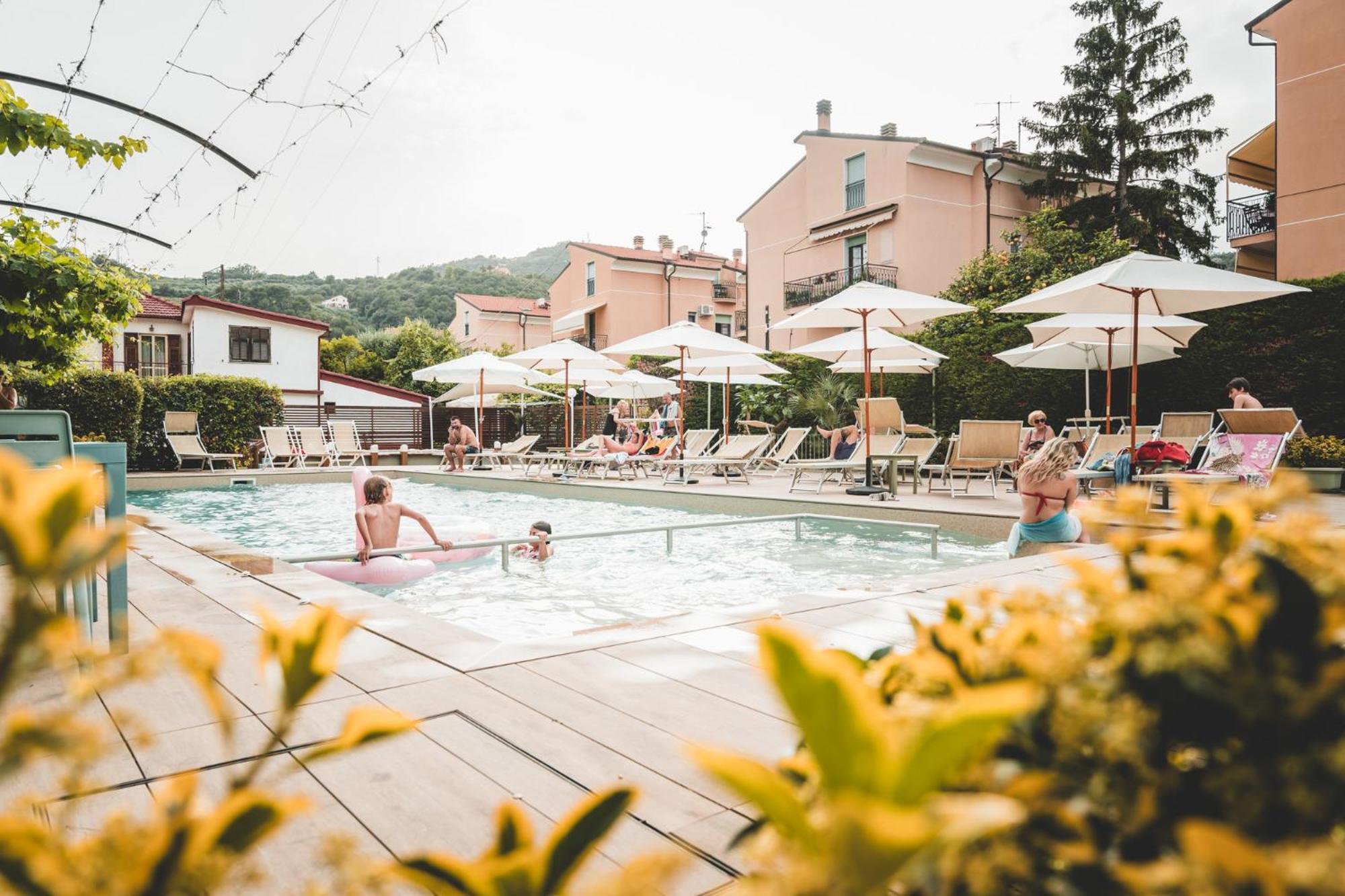 Residence Holidays П'єтра-Лігуре Екстер'єр фото